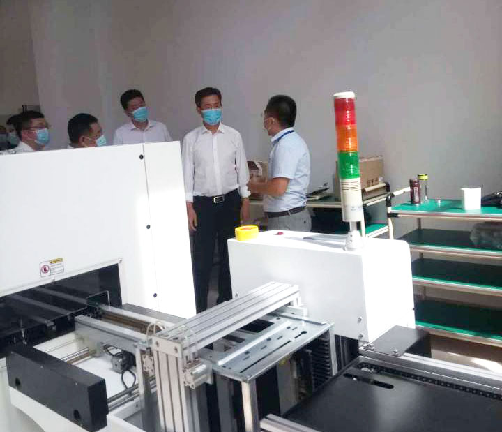 高碑店市委書記侯曉平，市長邱強一行，蒞臨光潤通科研生產基地(圖4)